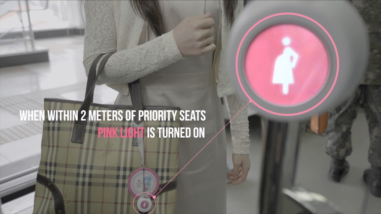Hamile kadınların toplu taşıma araçlarında daha kolay fark edilmelerini sağlayan uygulama